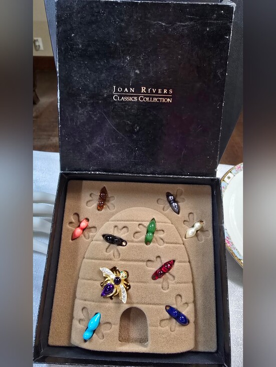 Joan Rivers Jewelry - Joan Rivers Multi-Color Bee Brooch Set with Interchangeable Bodies